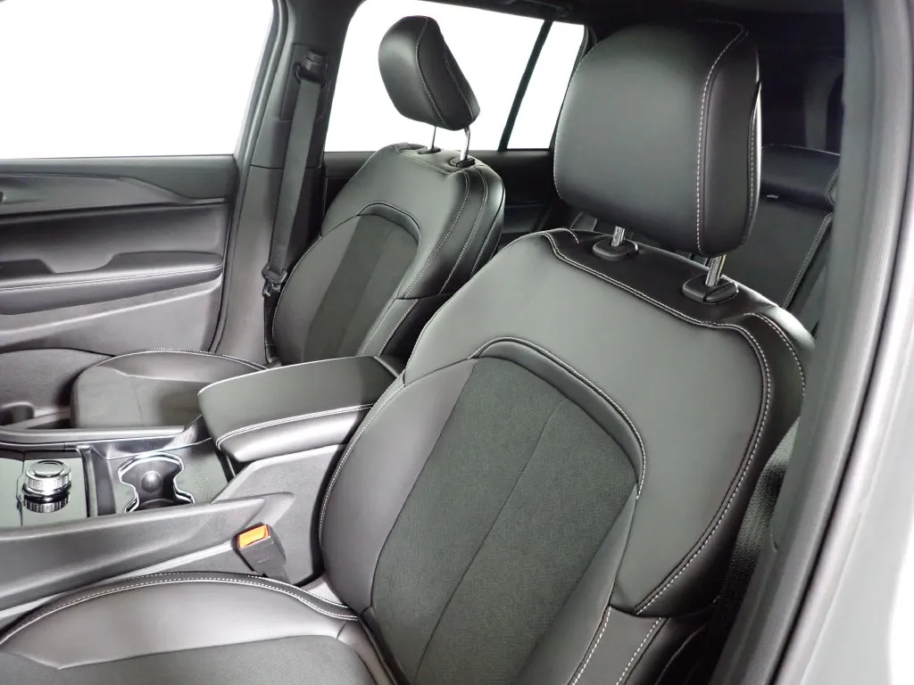 Jeep Grand Cherokee photo 23