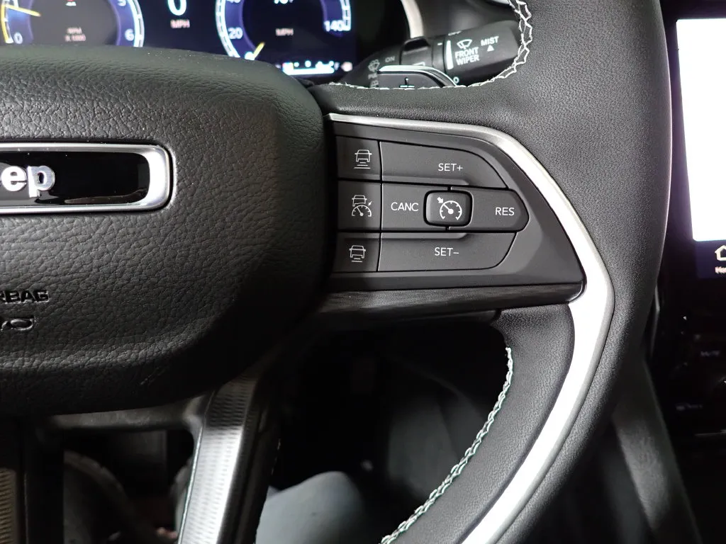 Jeep Grand Cherokee photo 29