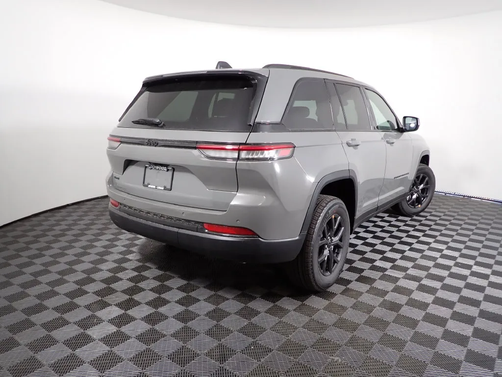 Jeep Grand Cherokee photo 18