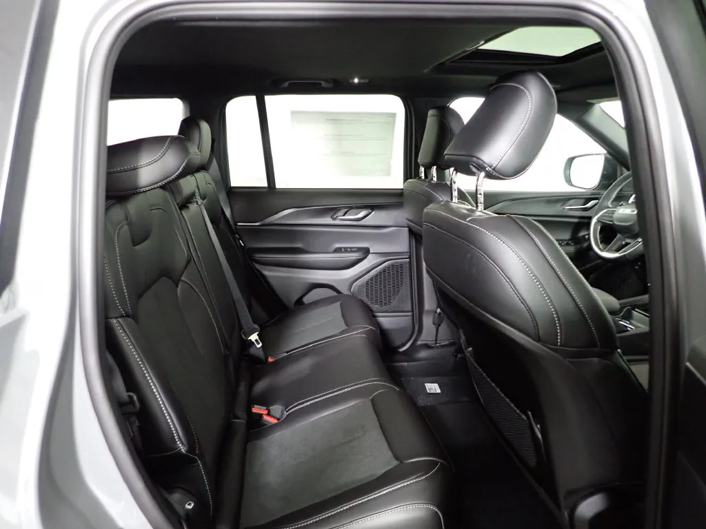 Jeep Grand Cherokee photo 36