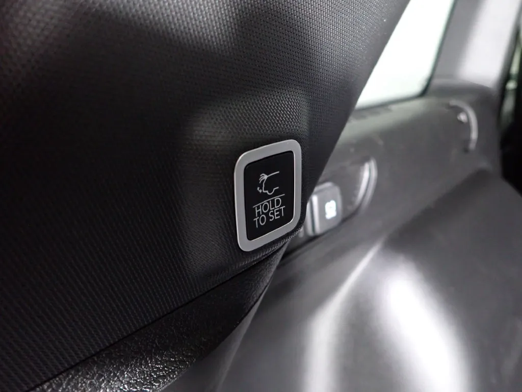 Jeep Grand Cherokee photo 17