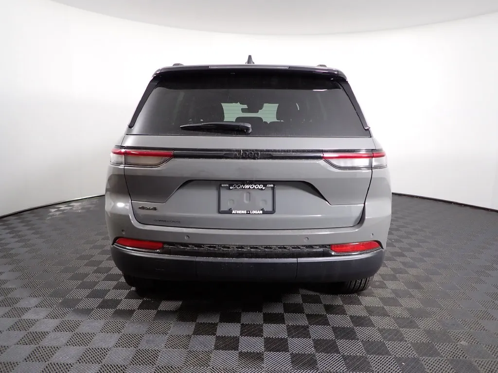 Jeep Grand Cherokee photo 14
