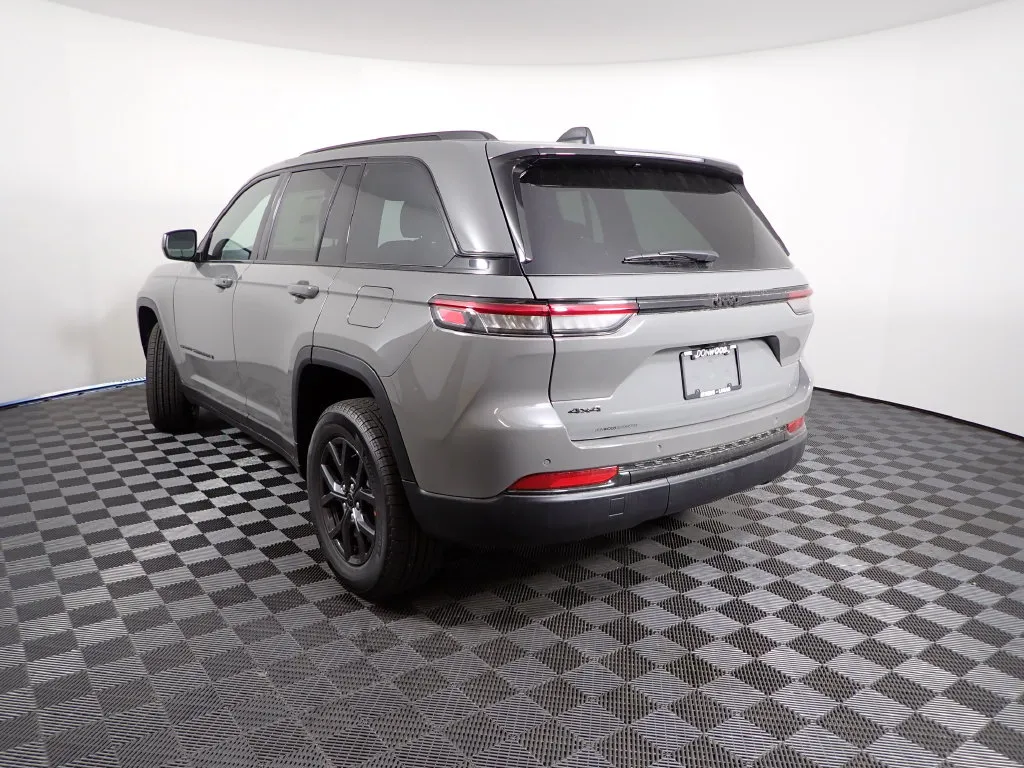 Jeep Grand Cherokee photo 13