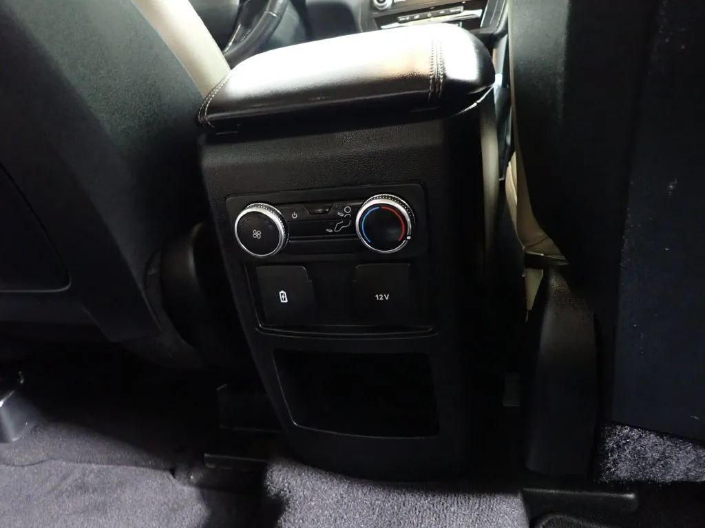 Ford Explorer photo 35