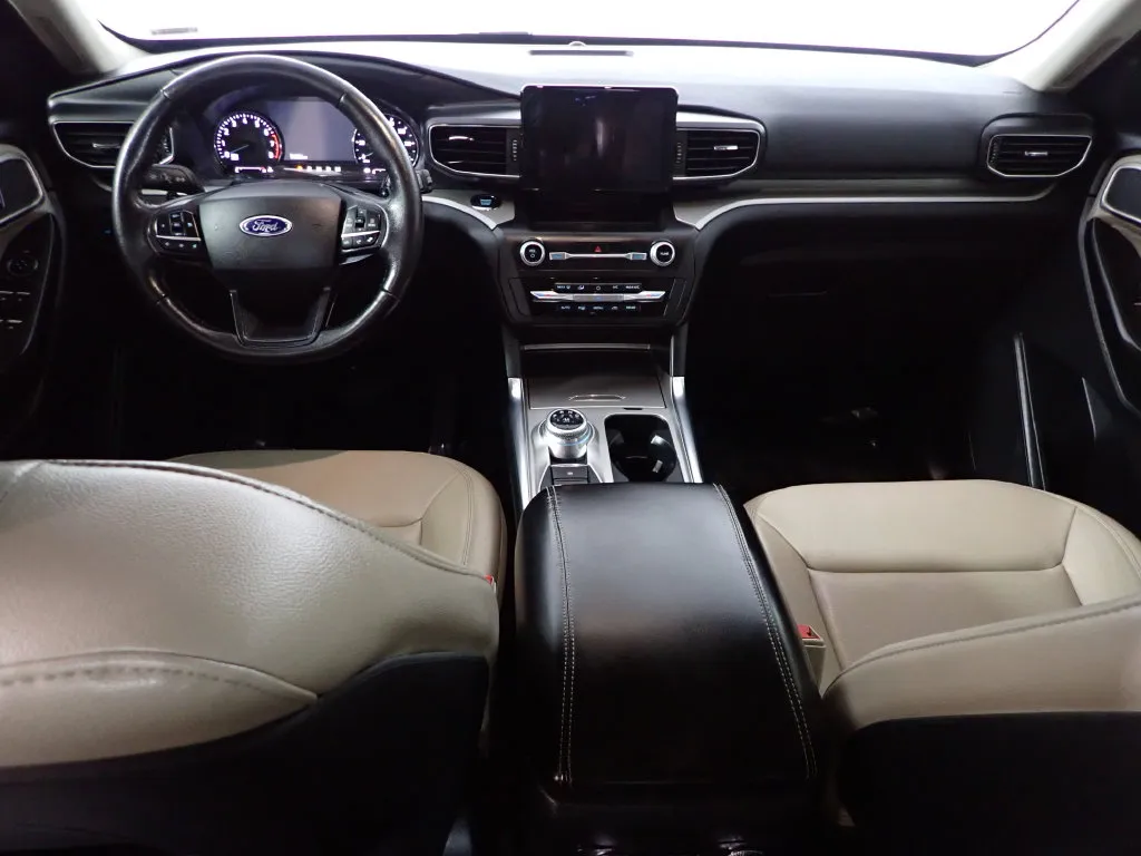 Ford Explorer photo 29