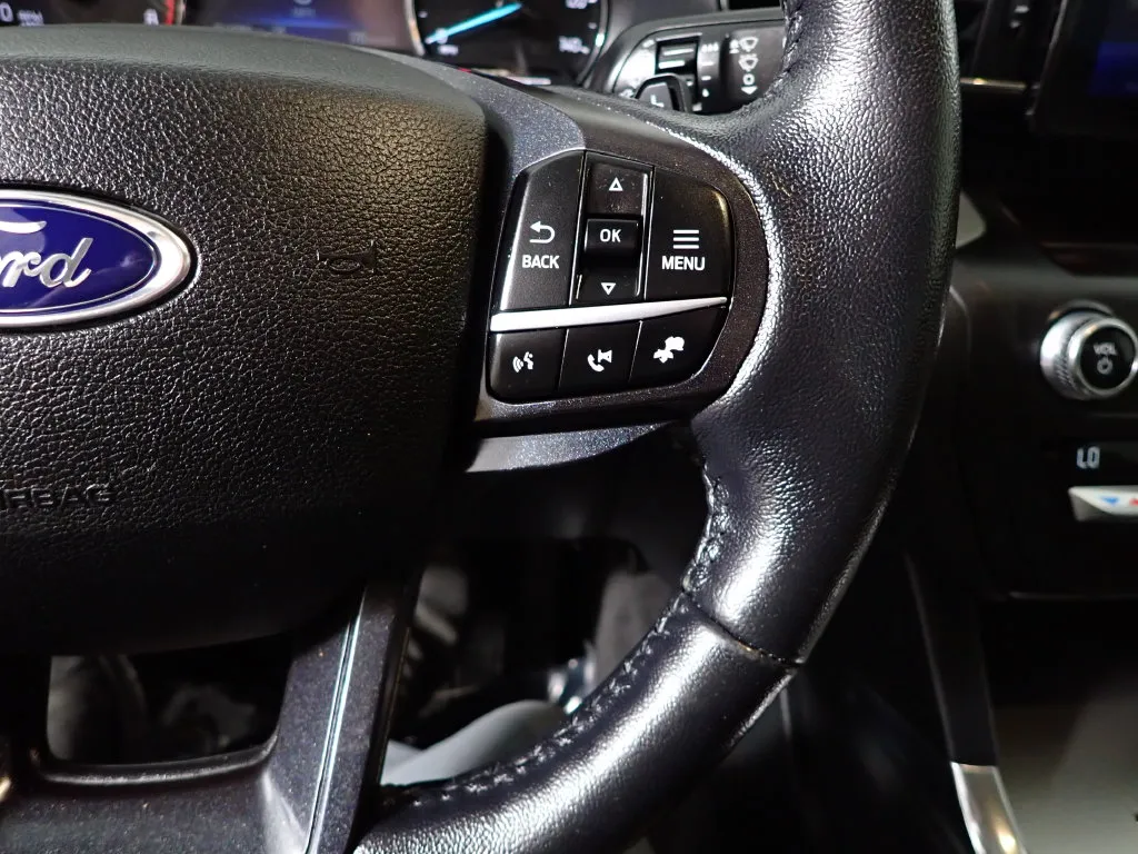 Ford Explorer photo 26