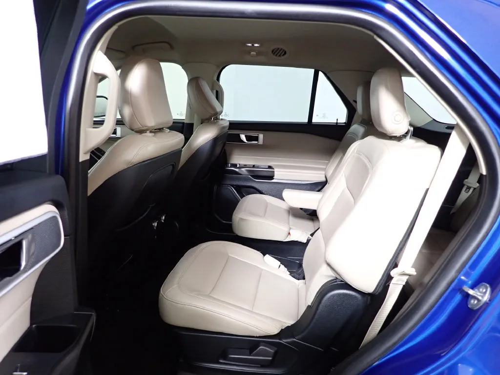 Ford Explorer photo 31