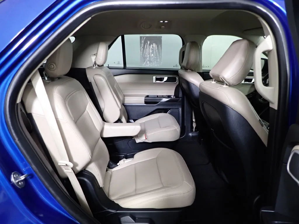 Ford Explorer photo 33