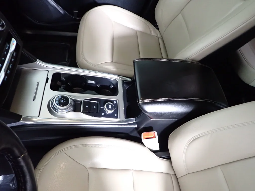 Ford Explorer photo 28