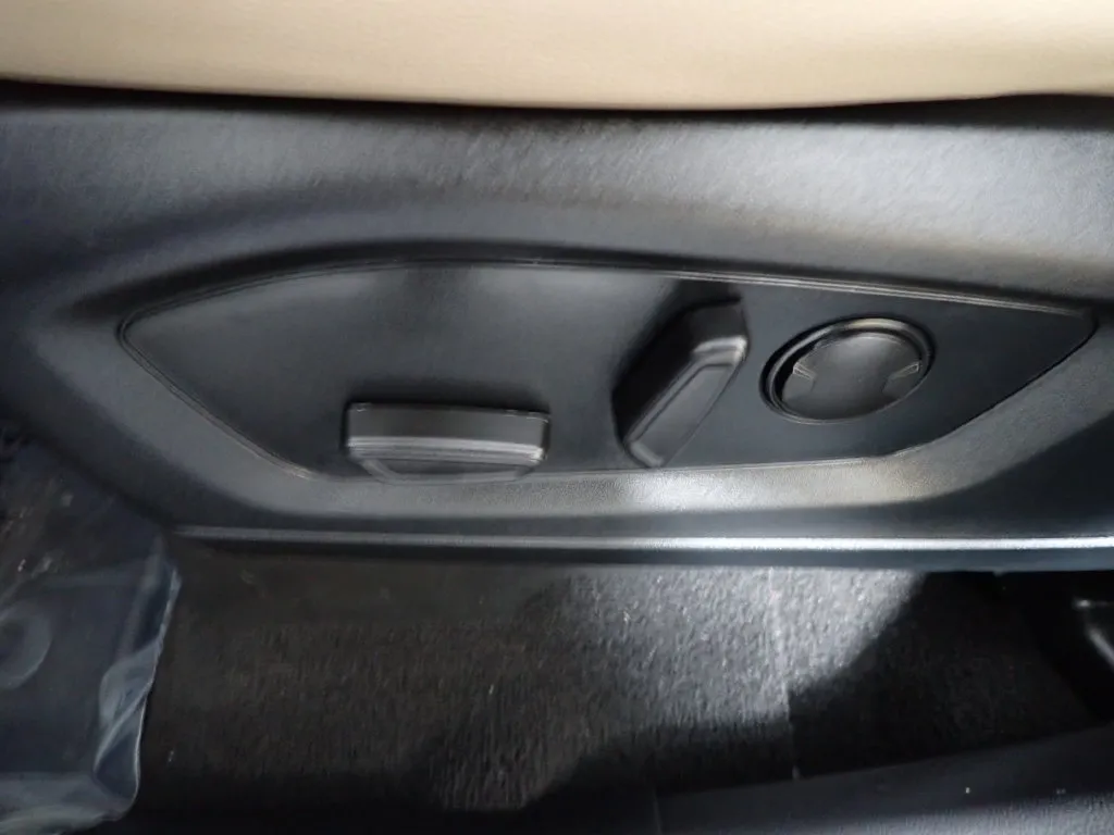 Ford Explorer photo 21