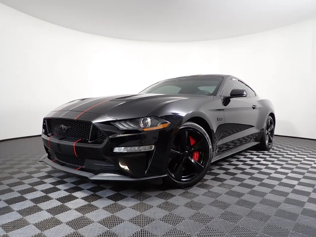 Ford Mustang photo 2