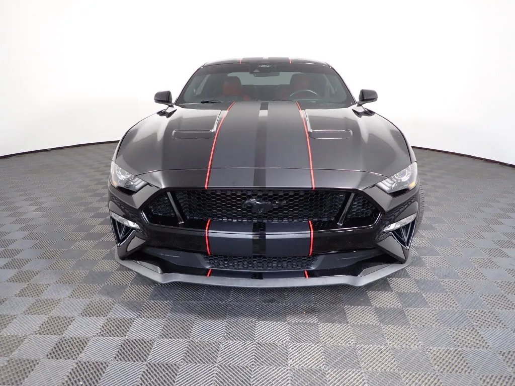 Ford Mustang photo 8
