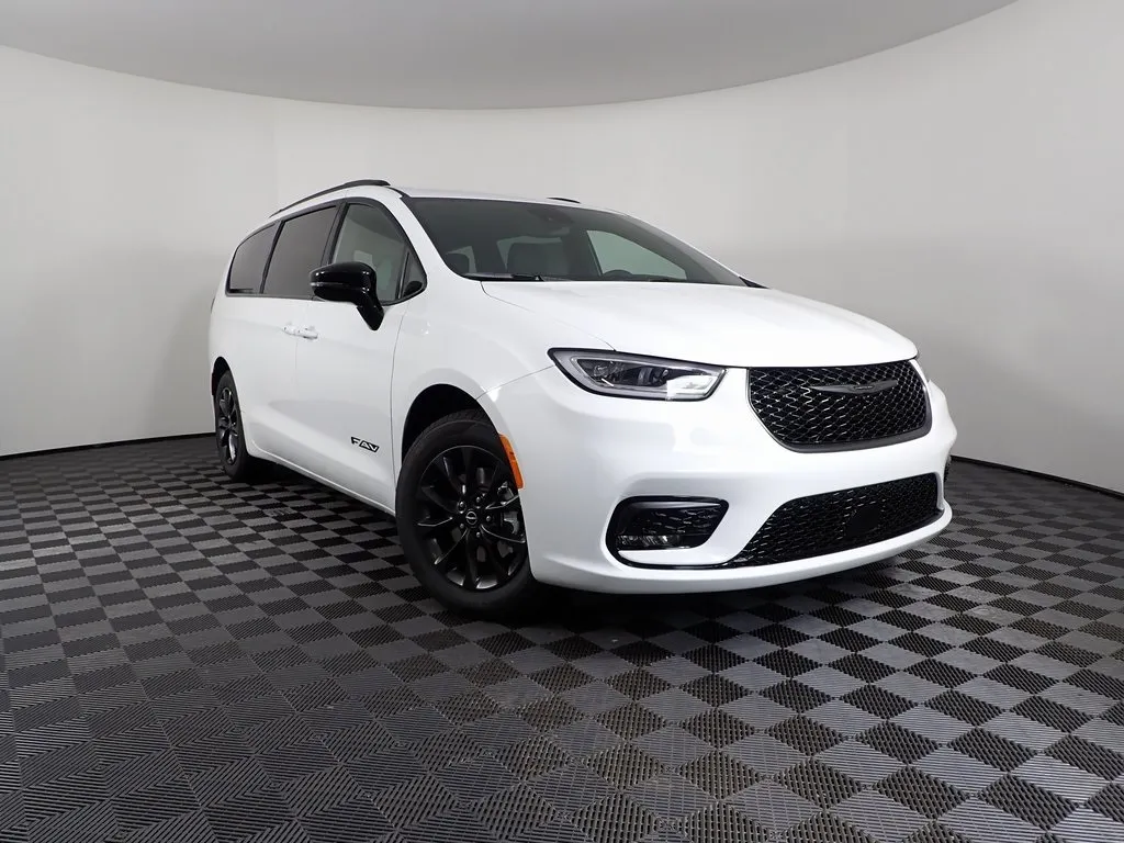 White 2025 Chrysler Pacifica Select for sale in Rockbridge, OH