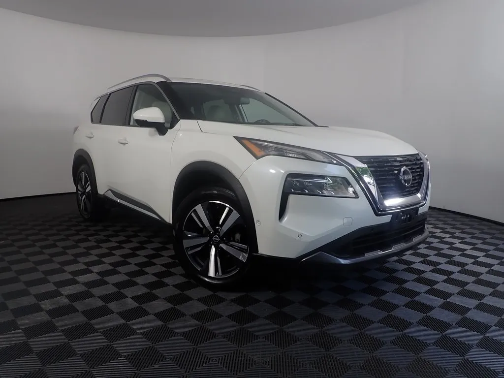 White 2023 Nissan Rogue SL for sale in Rockbridge, OH