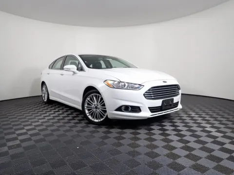 White 2016 Ford Fusion SE for sale in Rockbridge, OH