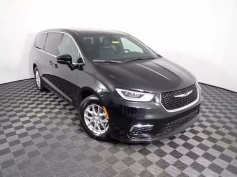 More photos of 2025 Chrysler Pacifica Select at Don Wood Chrysler Dodge Jeep Ram, OH