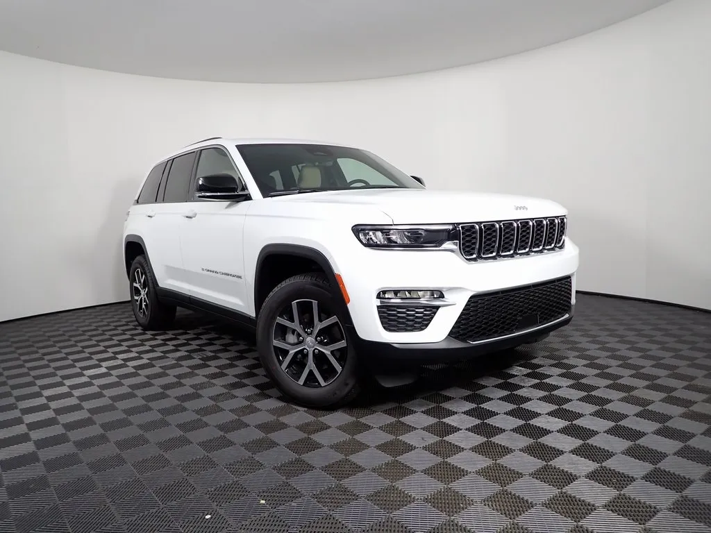 White 2025 Jeep Grand Cherokee Limited for sale in Rockbridge, OH
