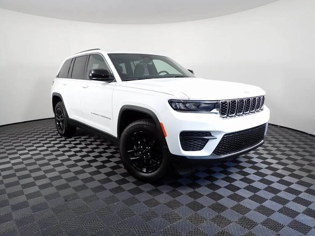 White 2025 Jeep Grand Cherokee Laredo for sale in Rockbridge, OH