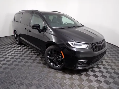 More photos of 2026 Chrysler Pacifica Select at Don Wood Chrysler Dodge Jeep Ram, OH