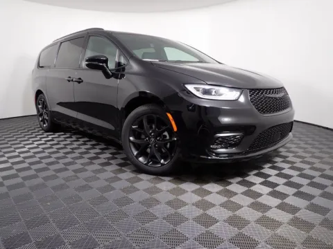 Black 2026 Chrysler Pacifica Select for sale in Rockbridge, OH