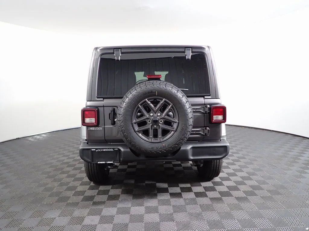 Jeep Wrangler photo 12