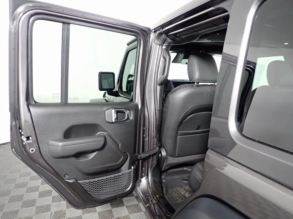 Jeep Wrangler photo 26