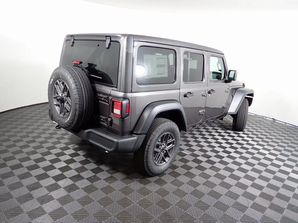 Jeep Wrangler photo 16
