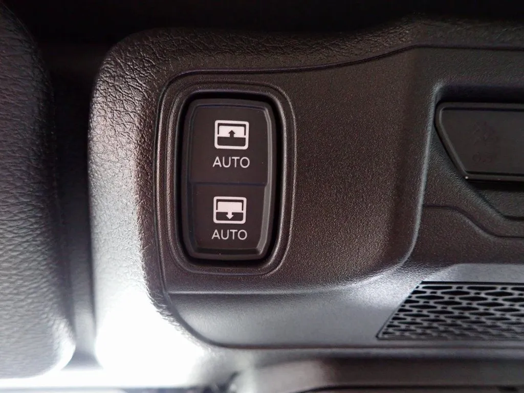 Jeep Wrangler photo 2