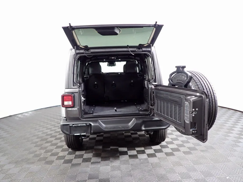 Jeep Wrangler photo 13
