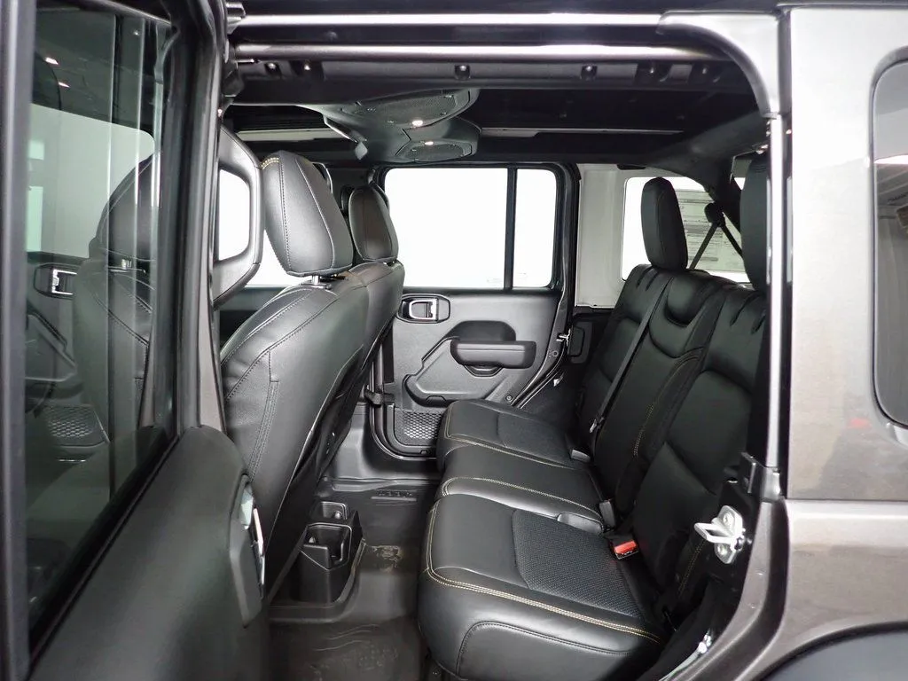 Jeep Wrangler photo 27