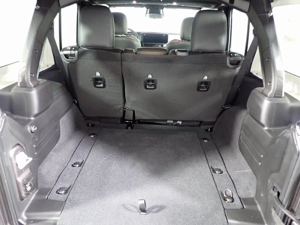 Jeep Wrangler photo 14
