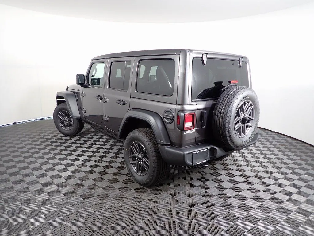 Jeep Wrangler photo 11