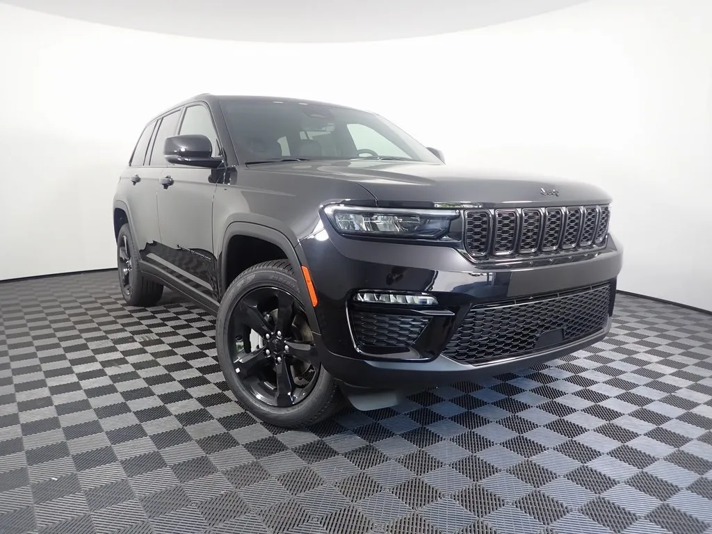 Black 2025 Jeep Grand Cherokee Limited for sale in Rockbridge, OH