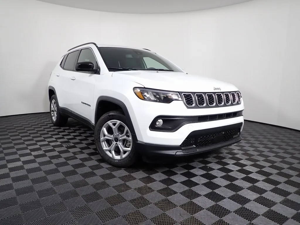 White 2025 Jeep Compass Latitude for sale in Rockbridge, OH