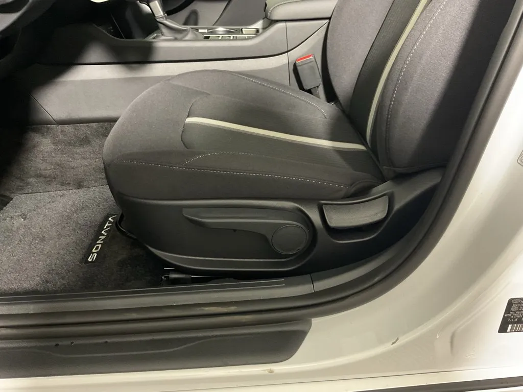 Hyundai Sonata photo 21
