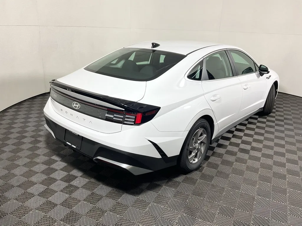 Hyundai Sonata photo 17