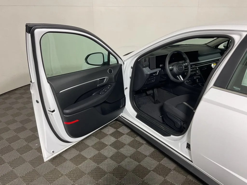 Hyundai Sonata photo 18