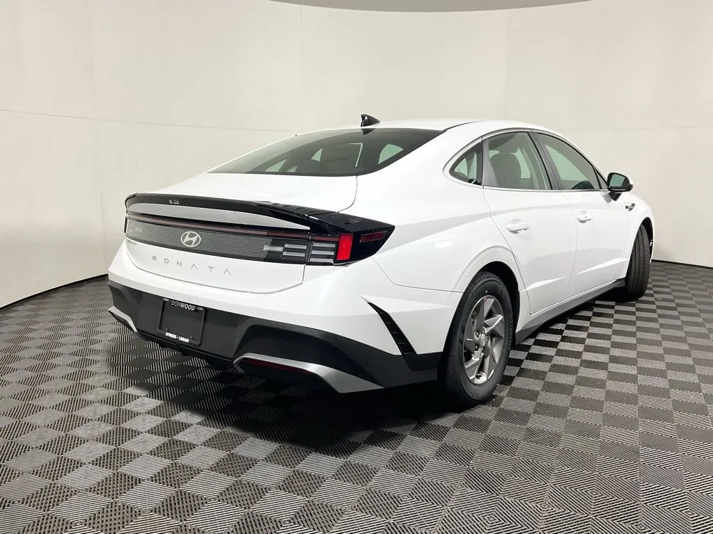 Hyundai Sonata photo 16