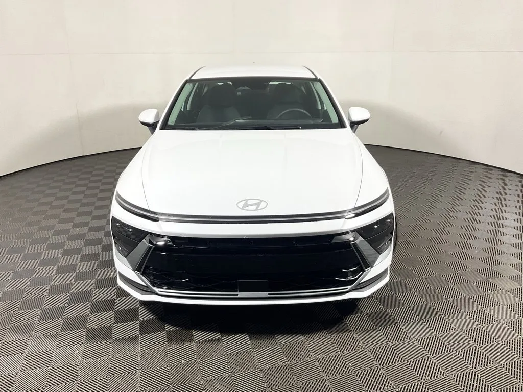 Hyundai Sonata photo 4