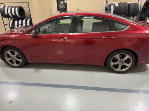 More photos of 2013 Ford Fusion SE at Don Wood Hyundai, OH