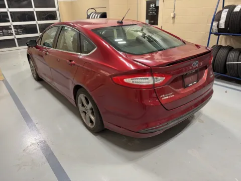 More photos of 2013 Ford Fusion SE at Don Wood Hyundai, OH