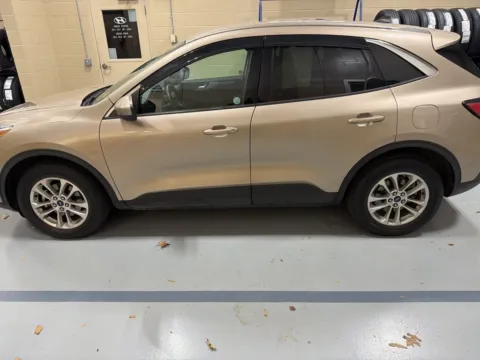 More photos of 2020 Ford Escape SE at Don Wood Hyundai, OH