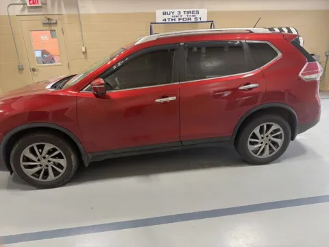More photos of 2015 Nissan Rogue SL at Don Wood Hyundai, OH