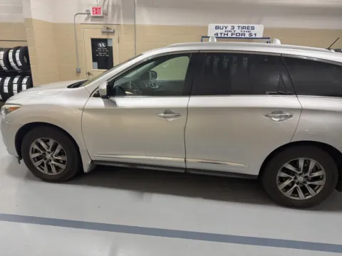 More photos of 2013 INFINITI JX35 at Don Wood Hyundai, OH