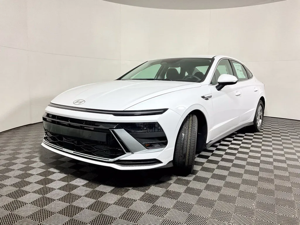 Hyundai Sonata photo 8