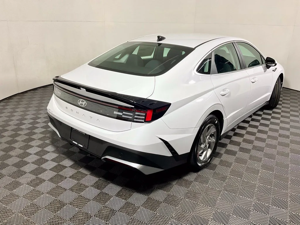 Hyundai Sonata photo 17