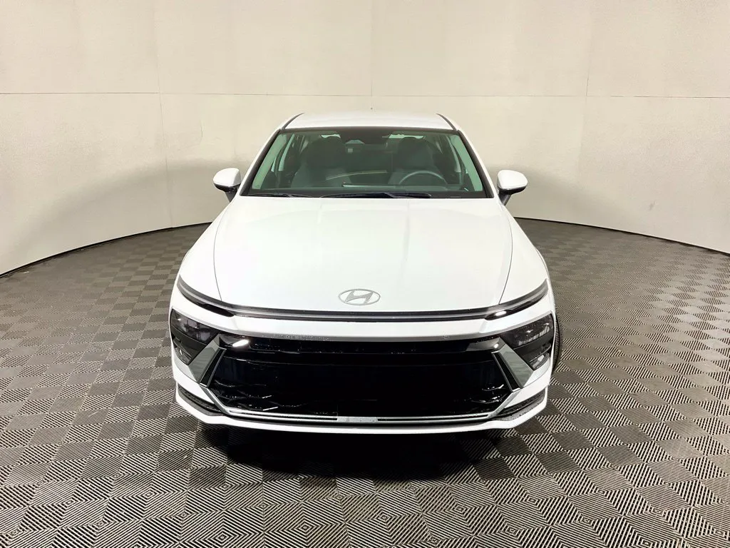Hyundai Sonata photo 4