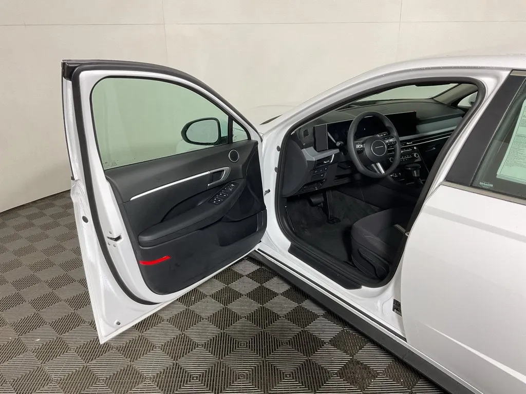 Hyundai Sonata photo 18