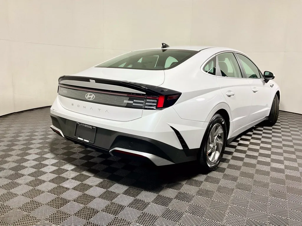 Hyundai Sonata photo 16