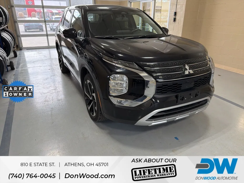 Black 2024 Mitsubishi Outlander SE for sale in Athens, OH